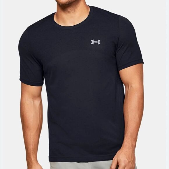🎉Host Pick 🎉Men’s black under Armour short sleeve tee shirt - Picture 1 of 4
